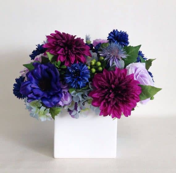 Morado y azul arreglo de flores artificiales…
