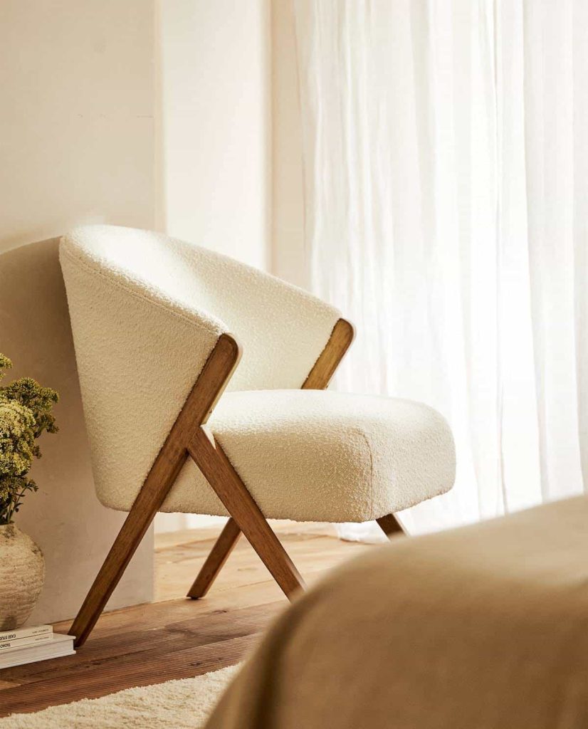 Cómo incorporar butacas de madera en interiores 3 butaca tapizada boucle zara home b93ee6ce 1200x1487