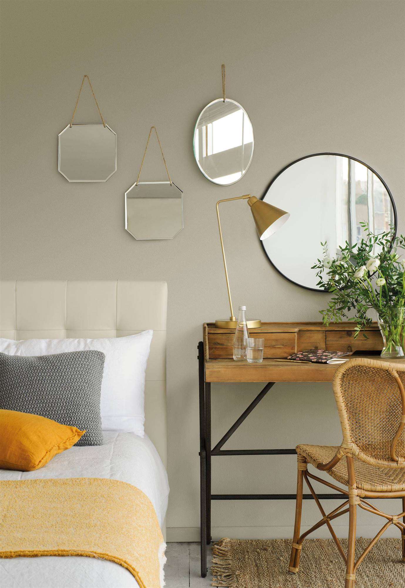 ¿Cómo cuelgo cuadros en el cabecero? 8 decoracion espejos